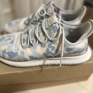 Men’s Adidas sneakers